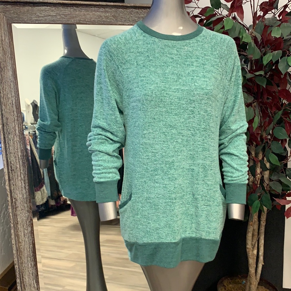 EUC TUNIC SWEATER TOP